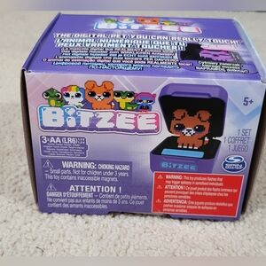 New Bitzee Interactive Toy Digital Pet and Case with 15 Animals